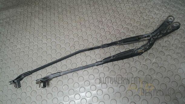 Foto: SCHEIBENWISCHERARME VORN eines VW Golf 1.4 GL