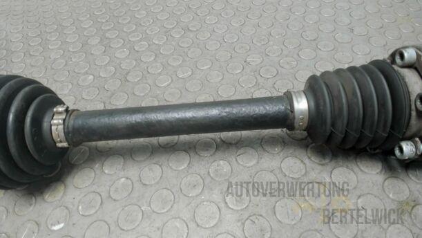 Foto: ANTRIEBSWELLE VORNE LINKS eines VW Lupo 1.0 GL
