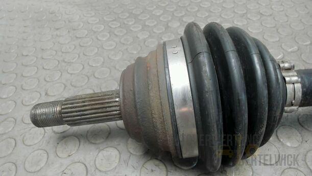 Foto: ANTRIEBSWELLE VORNE LINKS eines VW Lupo 1.0 GL