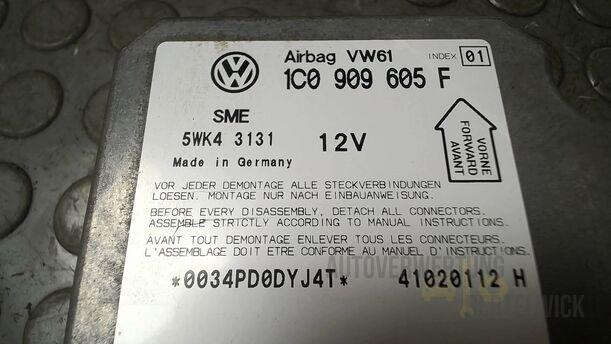 Foto: STEUERGERÄT AIRBAG/ AIRBAGSTEUERGERÄT eines VW Golf 1.4 GL