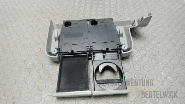 Foto: BECHERHALTER / ABLAGEFACH eines VW Lupo 1.0 GL