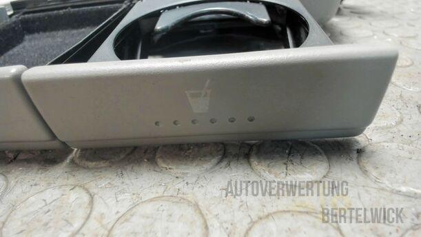 Foto: BECHERHALTER / ABLAGEFACH eines VW Lupo 1.0 GL