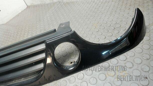 Foto: FRONTBLENDE / KÜHLERGRILL eines VW Lupo 1.0 GL