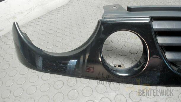 Foto: FRONTBLENDE / KÜHLERGRILL eines VW Lupo 1.0 GL