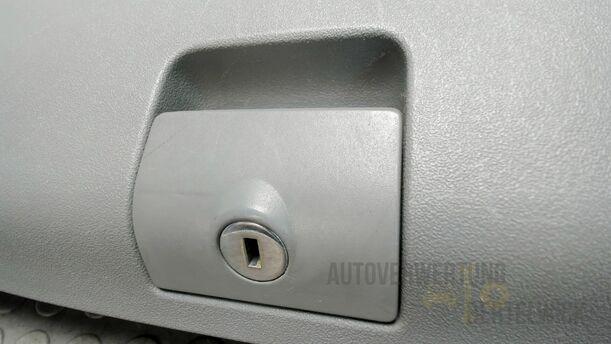 Foto: HANDSCHUHFACH eines VW Lupo 1.0 GL
