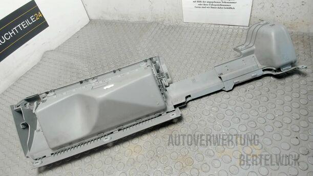 Foto: HANDSCHUHFACH eines VW Lupo 1.0 GL