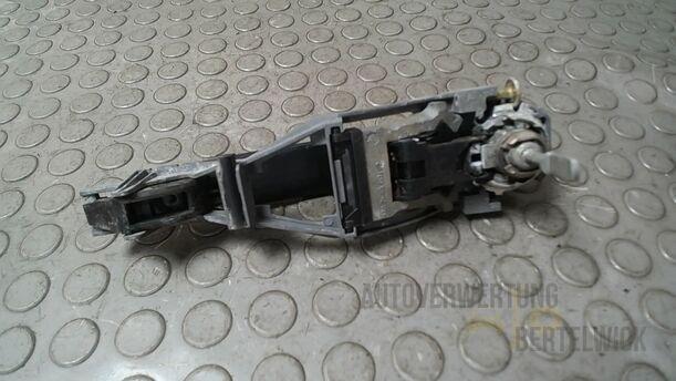 Foto: TÜRAUSSENGRIFF VORN LINKS eines VW Golf 1.4 GL