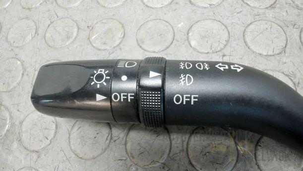 Foto: BLINKERSCHALTER / KOMBISCHALTER eines Mazda MPV 2.0 TD GLX