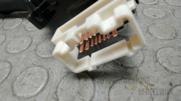 Foto: BLINKERSCHALTER / KOMBISCHALTER eines Mazda MPV 2.0 TD GLX