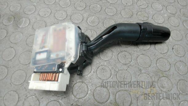 Foto: BLINKERSCHALTER / KOMBISCHALTER eines Mazda MPV 2.0 TD GLX