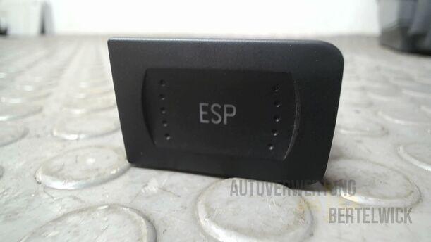 Foto: SCHALTER ESP eines VW Golf 1.4 GLX