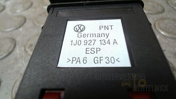 Foto: SCHALTER ESP eines VW Golf 1.4 GLX