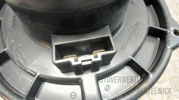 Foto: HEIZUNGSGEBLÄSE eines Mazda MPV 2.0 TD GLX