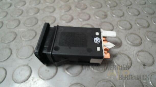 Foto: SCHALTER WARNBLINKANLAGE WARNBLINKSCHALTER eines VW Golf 1.4 GLX