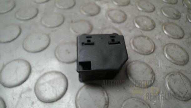 Foto: FENSTERHEBERSCHALTER eines VW Golf 1.4 GLX