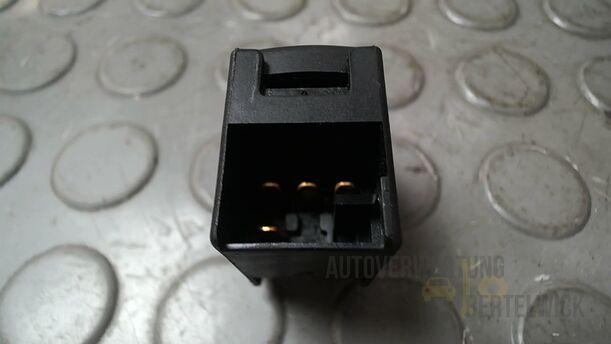 Foto: FENSTERHEBERSCHALTER eines VW Golf 1.4 GLX