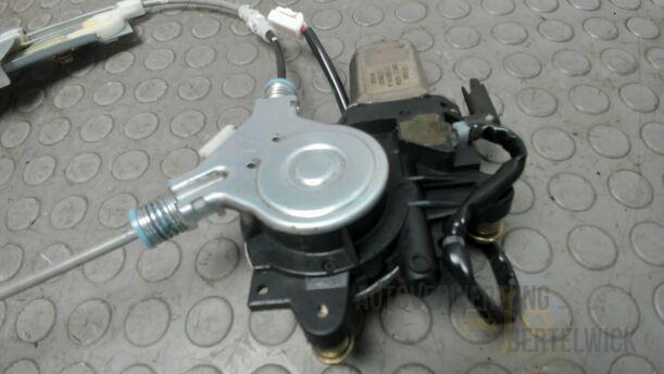 Foto: FENSTERHEBER HINTEN LINKS ELEKTRISCH eines Mazda MPV 2.0 TD GLX