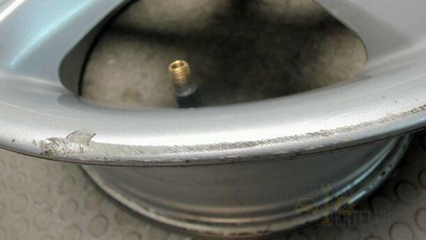 Foto: ALUFELGE SMR770A (7X17 ET55) eines Honda Civic 1.8i-VTEC