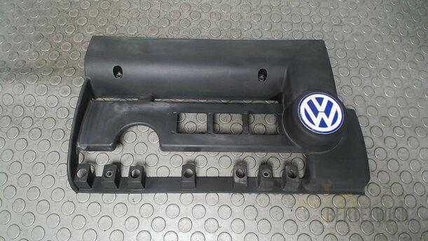 Foto: MOTORABDECKUNG/ MOTORVERSCHAHLUNG eines VW Golf 1.4