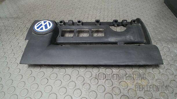 Foto: MOTORABDECKUNG/ MOTORVERSCHAHLUNG eines VW Golf 1.4