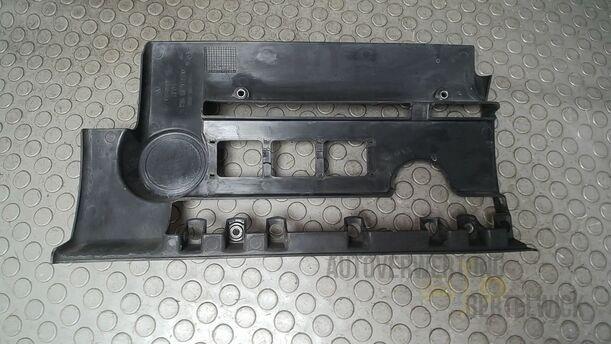 Foto: MOTORABDECKUNG/ MOTORVERSCHAHLUNG eines VW Golf 1.4