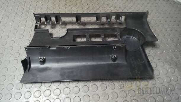 Foto: MOTORABDECKUNG/ MOTORVERSCHAHLUNG eines VW Golf 1.4