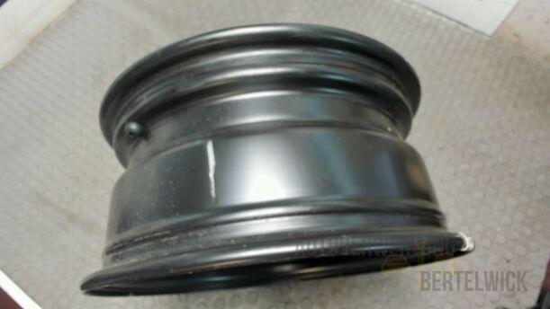 Foto: ALUFELGE (STAHLOPTIK) 6,5X15 eines BMW 523i touring