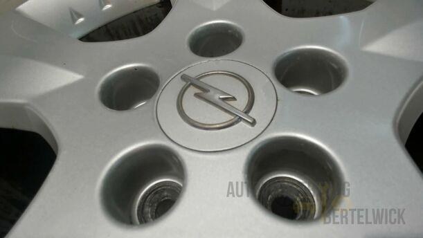 Foto: ALUFELGE 7X17 ET47 eines Opel Vectra 1.8