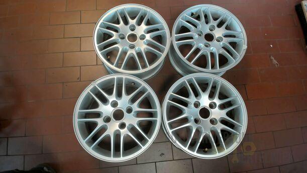 Foto: ALUFELGENSATZ 6X15 ET52,5 eines Ford Focus Ghia
