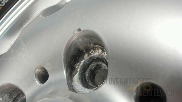 Foto: ALUFELGE 6,5X15 ET42 (BASTLER) eines BMW 316i Ghia