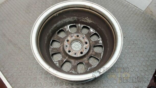 Foto: ALUFELGE 6,5X15 ET42 (BASTLER) eines BMW 316i Ghia