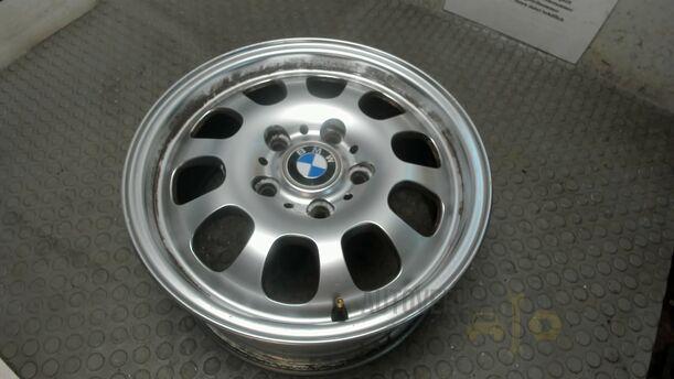 Foto: ALUFELGE 6,5X15 ET42 (BASTLER) eines BMW 316i Ghia