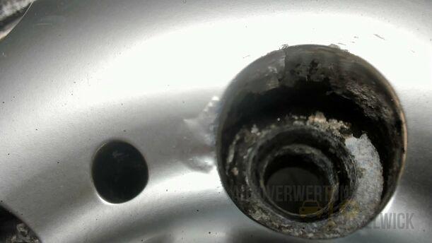 Foto: ALUFELGE 6,5X15 ET42 (BASTLER) eines BMW 316i Ghia