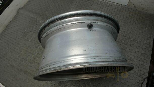 Foto: ALUFELGE 6,5X15 ET42 (BASTLER) eines BMW 316i Ghia