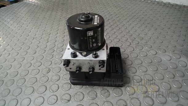 Foto: HAUPTBREMSAGGREGAT ABS/ ESP eines VW Golf 1.4 Ghia