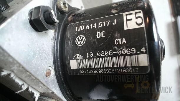 Foto: HAUPTBREMSAGGREGAT ABS/ ESP eines VW Golf 1.4 Ghia