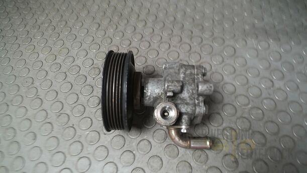Foto: PUMPE SERVOLENKUNG/ SERVOPUMPE eines VW Golf 1.4 Ghia