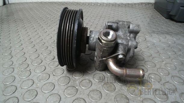 Foto: PUMPE SERVOLENKUNG/ SERVOPUMPE eines VW Golf 1.4 Ghia