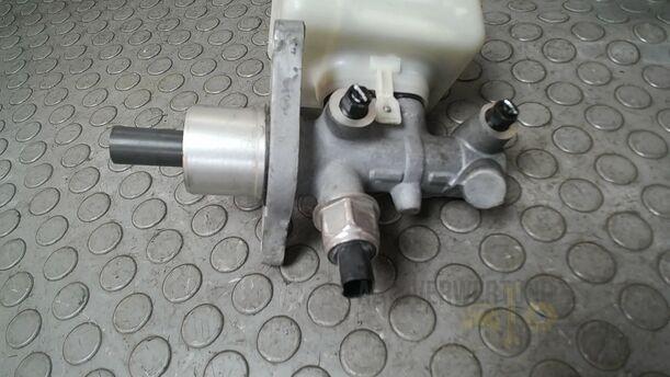 Foto: HAUPTBREMSZYLINDER ( ESP ) eines VW Golf 1.4 Ghia