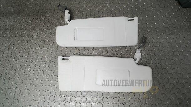 Foto: SONNENBELNDENPAAR ( FÜR BELEUCHTETE SPIEGEL ) eines VW Golf 1.4 Ghia