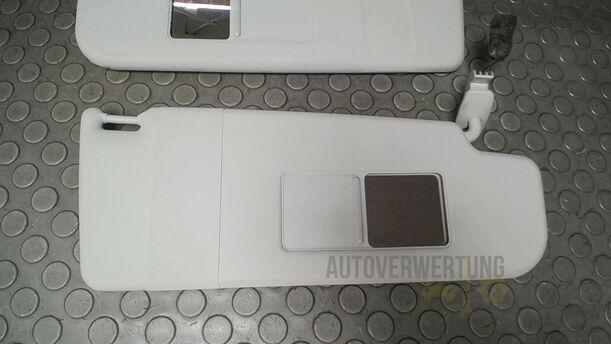 Foto: SONNENBELNDENPAAR ( FÜR BELEUCHTETE SPIEGEL ) eines VW Golf 1.4 Ghia