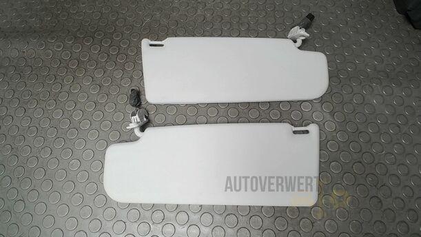 Foto: SONNENBELNDENPAAR ( FÜR BELEUCHTETE SPIEGEL ) eines VW Golf 1.4 Ghia