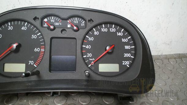 Foto: TACHOEINHEIT/ KOMBIINSTRUMENT eines VW Golf 1.4 Ghia