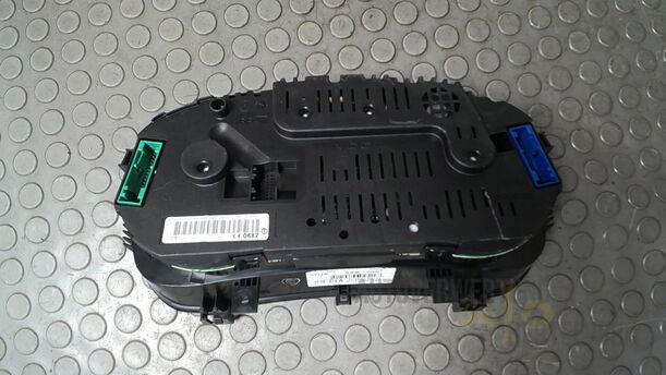 Foto: TACHOEINHEIT/ KOMBIINSTRUMENT eines VW Golf 1.4 Ghia