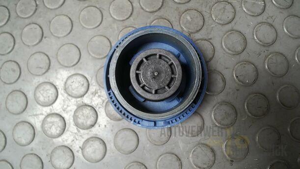 Foto: DECKEL AUSGLEICHSBEHÄLTER eines VW Golf 1.4 Ghia