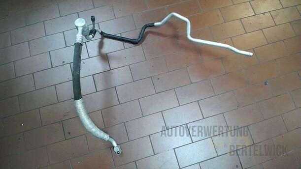 Foto: SCHLAUCH KOMPRESSOR/ VERDAMPFER eines VW Golf 1.4