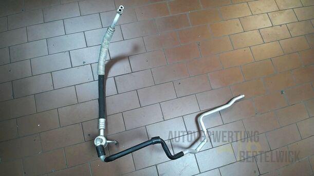 Foto: SCHLAUCH KOMPRESSOR/ VERDAMPFER eines VW Golf 1.4
