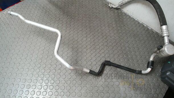 Foto: SCHLAUCH KOMPRESSOR/ VERDAMPFER eines VW Golf 1.4