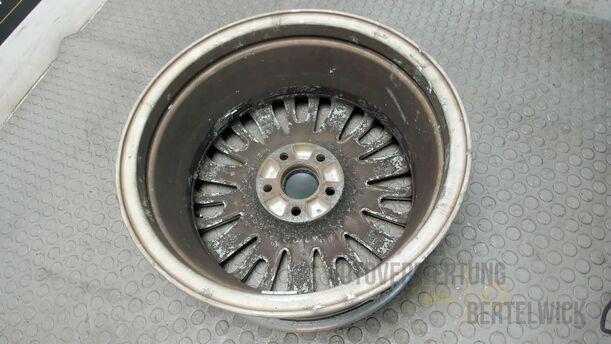 Foto: ALUFELGE 7X16 ET49 eines Volvo S80 2.5T
