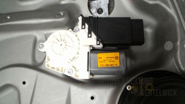 Foto: FENSTERHEBER ELEKTRISCH VORN LINKS ( 4/5 TÜRER ) eines VW Golf 1.4